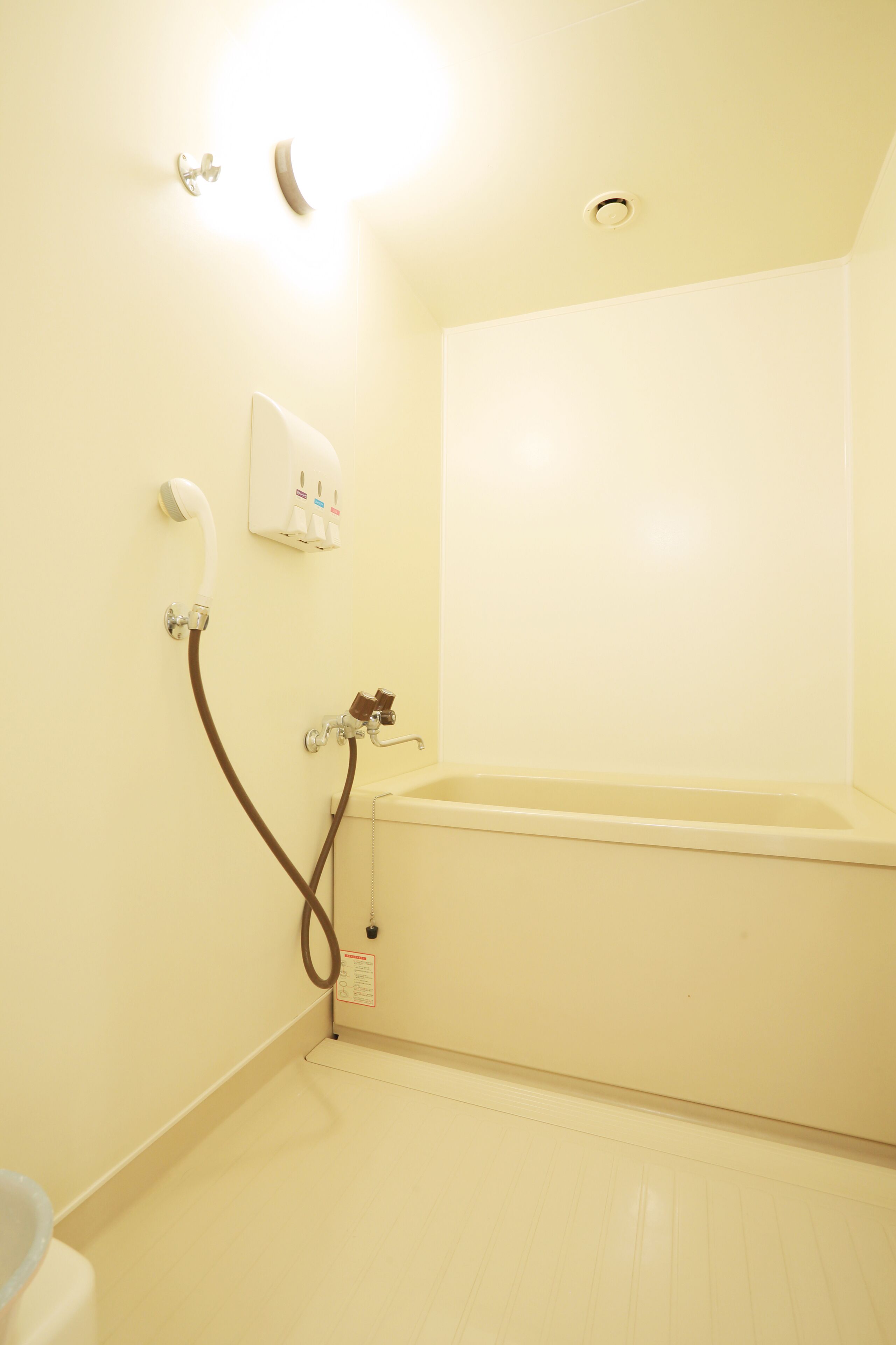 deluxe twin room, non smoking | bathroom | free toiletries, hair dryer, bidet, towels