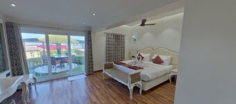 Hotel Holiday Resort