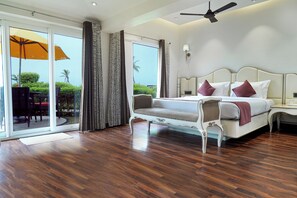 Phòng Suite Presidential, 1 phòng ngủ, bồn tắm, quang cảnh biển | Két bảo mật tại phòng, bàn, bộ trải giường 