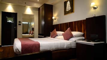 1 bedroom, in-room safe, desk, bed sheets