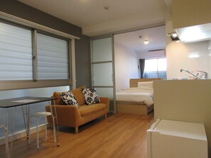 Twin Room For 1 Guest | Living area - Stella Inn Karasuma Gojo (Kyoto)