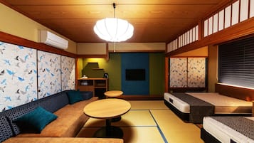 Japanese-style Room, Non Smoking | Desk, free WiFi
