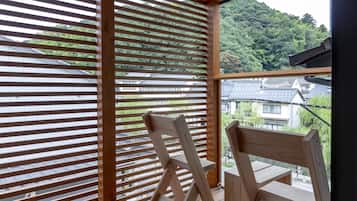 Traditional Room | Terrace/patio