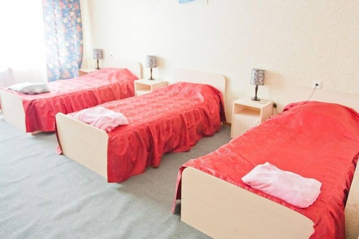 Standard Triple Room | Desk, iron/ironing board, cribs/infant beds, rollaway beds