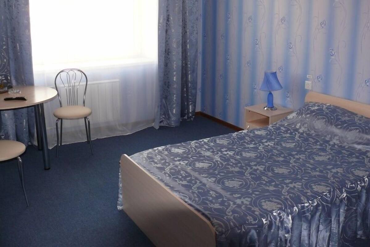 Basic Single Room | Desk, iron/ironing board, cribs/infant beds, rollaway beds