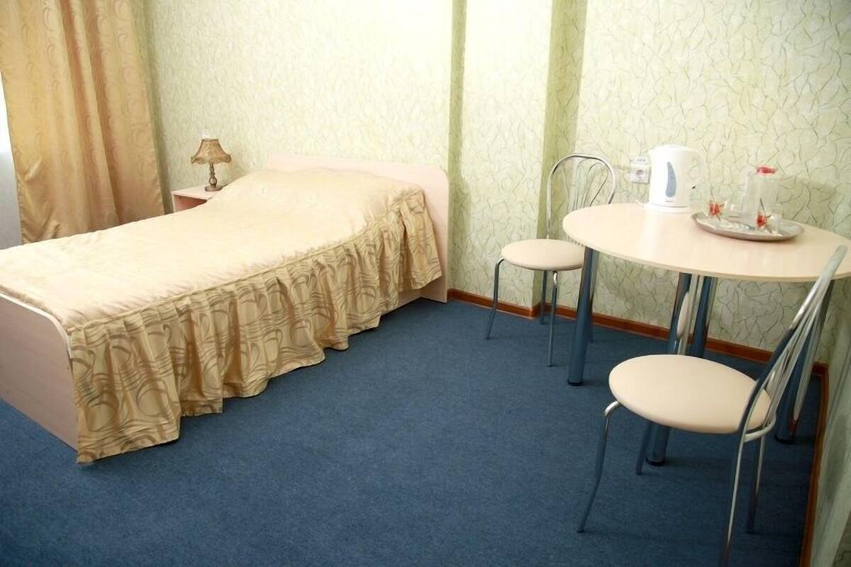 Standard Single Room | Desk, iron/ironing board, cribs/infant beds, rollaway beds