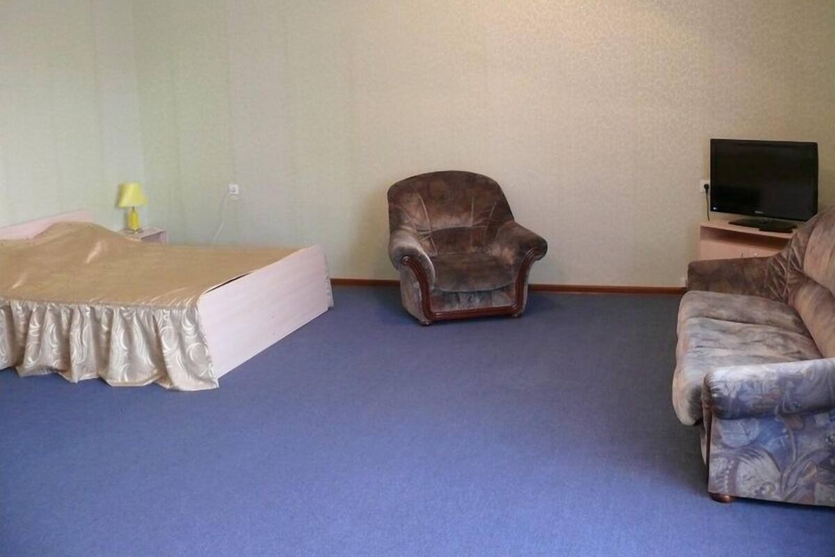 Family Triple Room | Desk, iron/ironing board, cribs/infant beds, rollaway beds