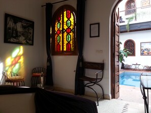 Premium bedding, in-room safe, individually decorated - Riad Kechmara (Marrakech)