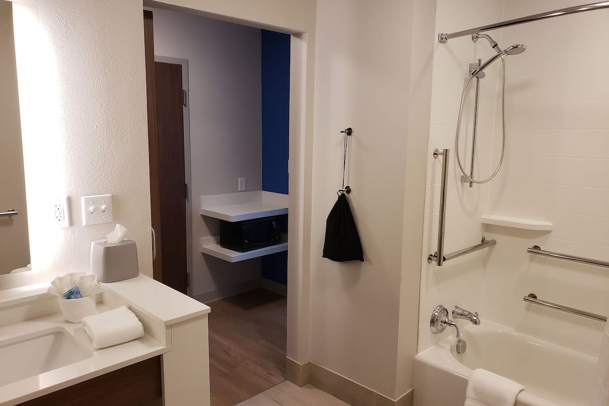 standard room, 2 queen beds, mobility accessible (accessible tub) | bathroom | combined shower/bathtub, free toiletries, hair dryer, towels