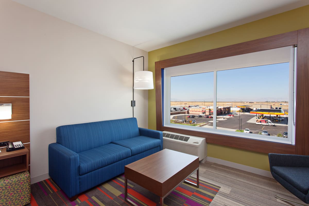 1 bedroom, premium bedding, in-room safe, desk