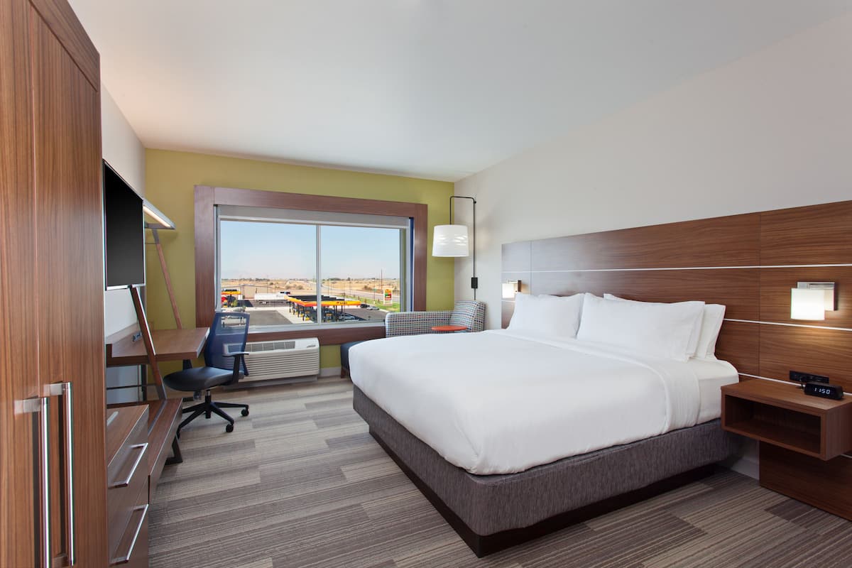 1 bedroom, premium bedding, in-room safe, desk