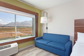 Premium bedding, in-room safe, desk, blackout drapes - Holiday Inn Express & Suites Brigham City - North Utah by IHG (Brigham City)