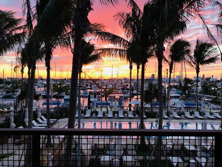 The Perry Hotel Marina Key West - Image 2