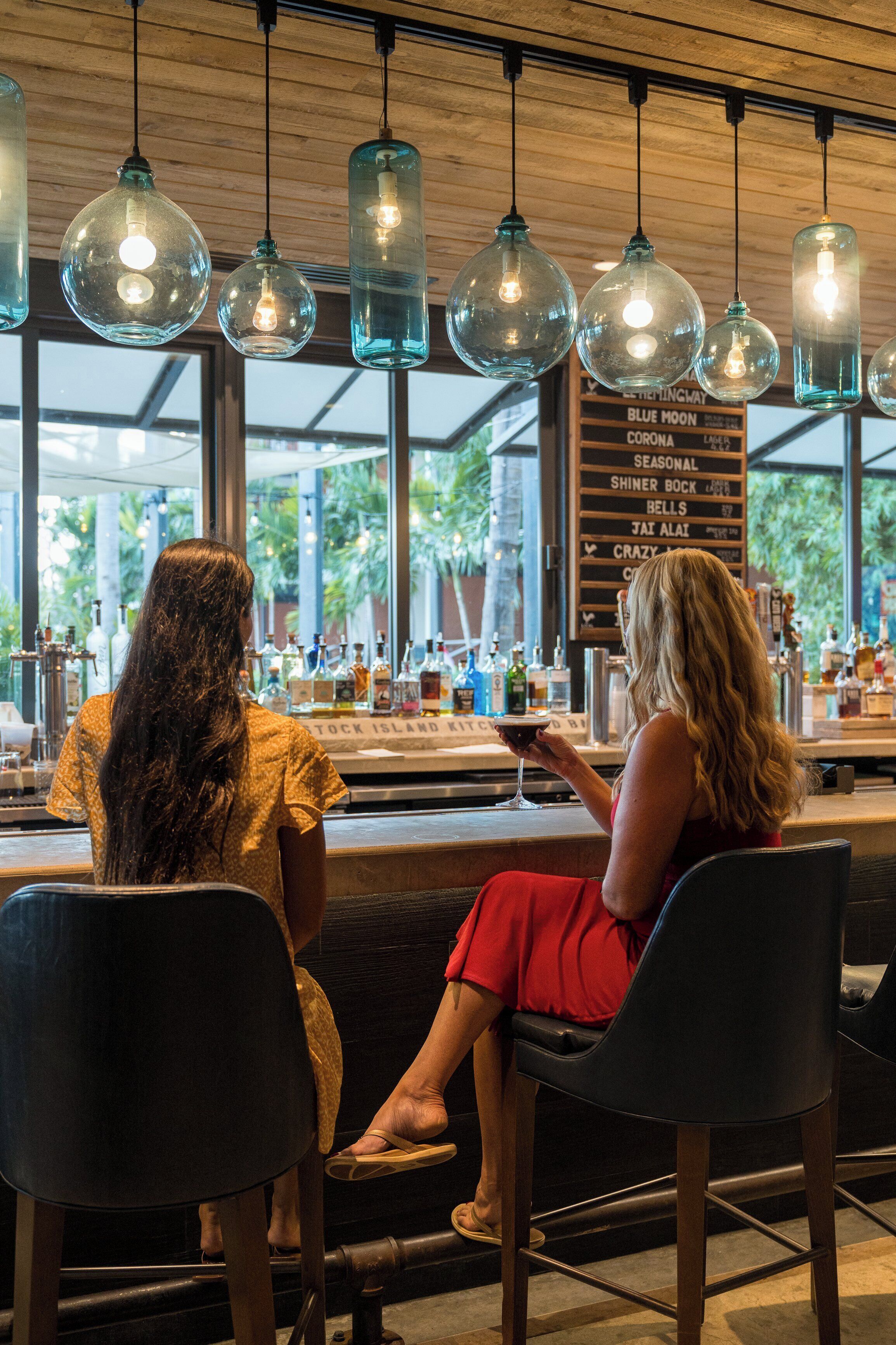 2 restaurants, breakfast, lunch, dinner served; seafood