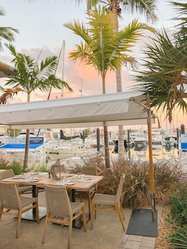 2 restaurants, breakfast, lunch, dinner served; seafood at The Perry Hotel & Marina Key West