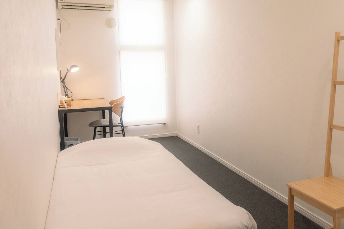 基本單人房, 非吸煙房, 共用浴室 (1 Bunk Bed) | 免費無線上網、床單