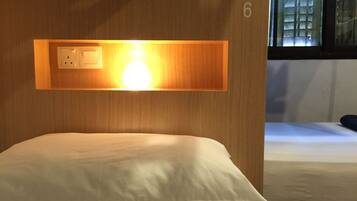 Dormitorio compartido, dormitorio mixto (1 Bed in 8-Bed) | Ropa de cama de alta calidad y tabla de planchar con plancha