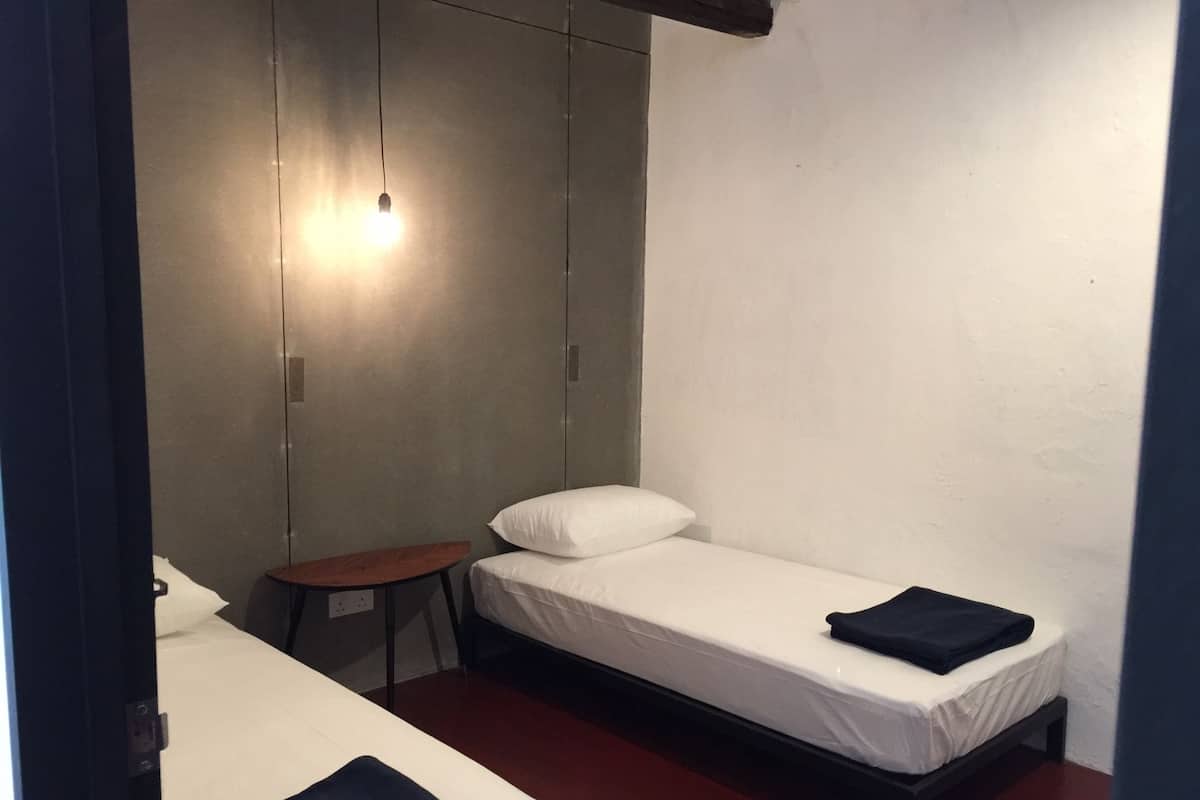 Ropa de cama de alta calidad y tabla de planchar con plancha
