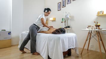 Massages aux pierres chaudes, gommages corporels, massages