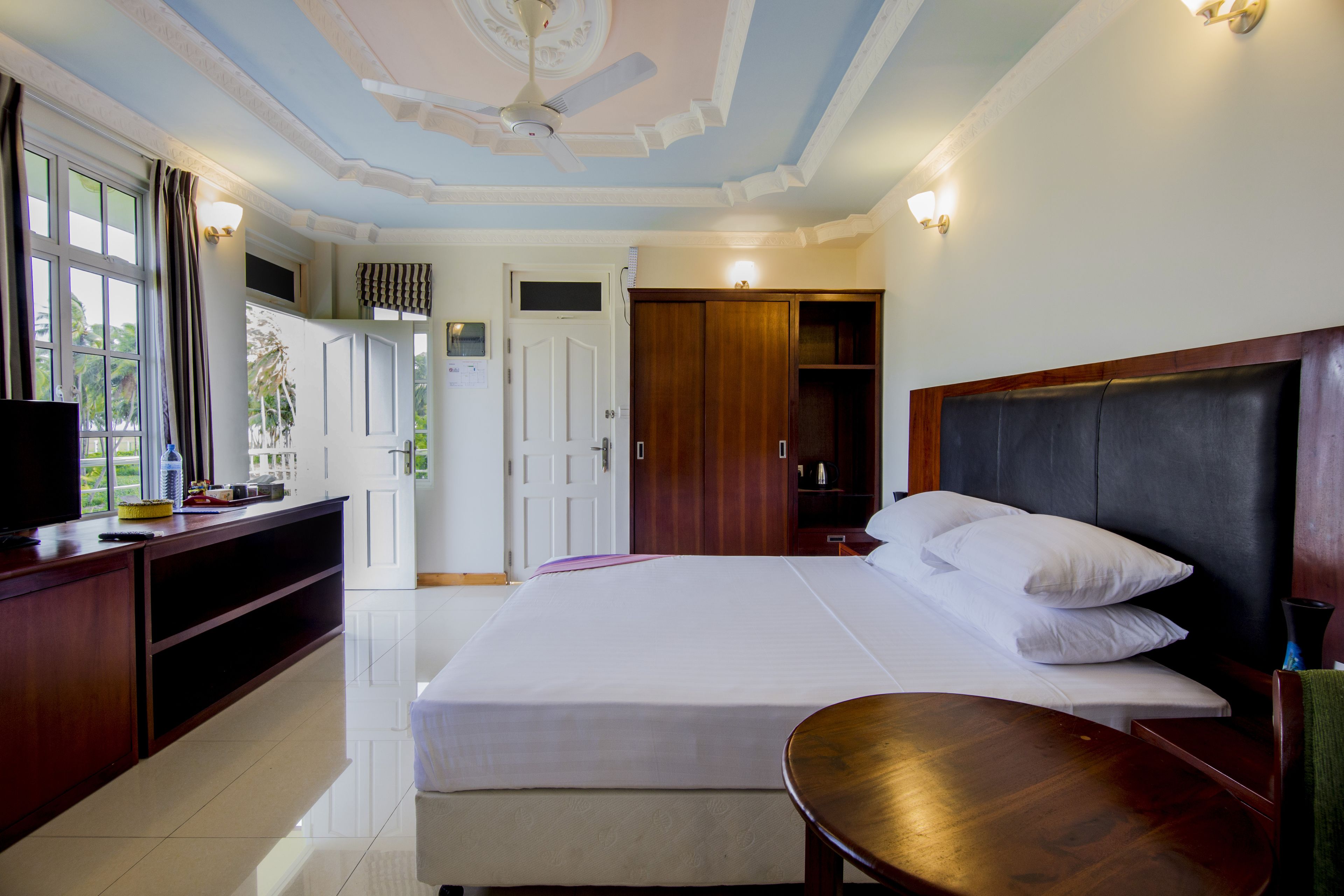 Superior Double Room, Partial Ocean View | Premium bedding, minibar, in-room safe, desk