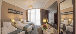 Phòng 3 Tiêu chuẩn | Minibar, két bảo mật tại phòng, bàn, phòng cách âm