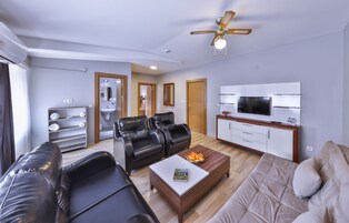 Comfort Suite | Living room | LCD TV