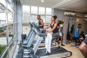 A gym with treadmills, weights, and exercise equipment. - Sweet Spirit Hotel and Suites Danag - Port Harcourt (Port Harcourt)
