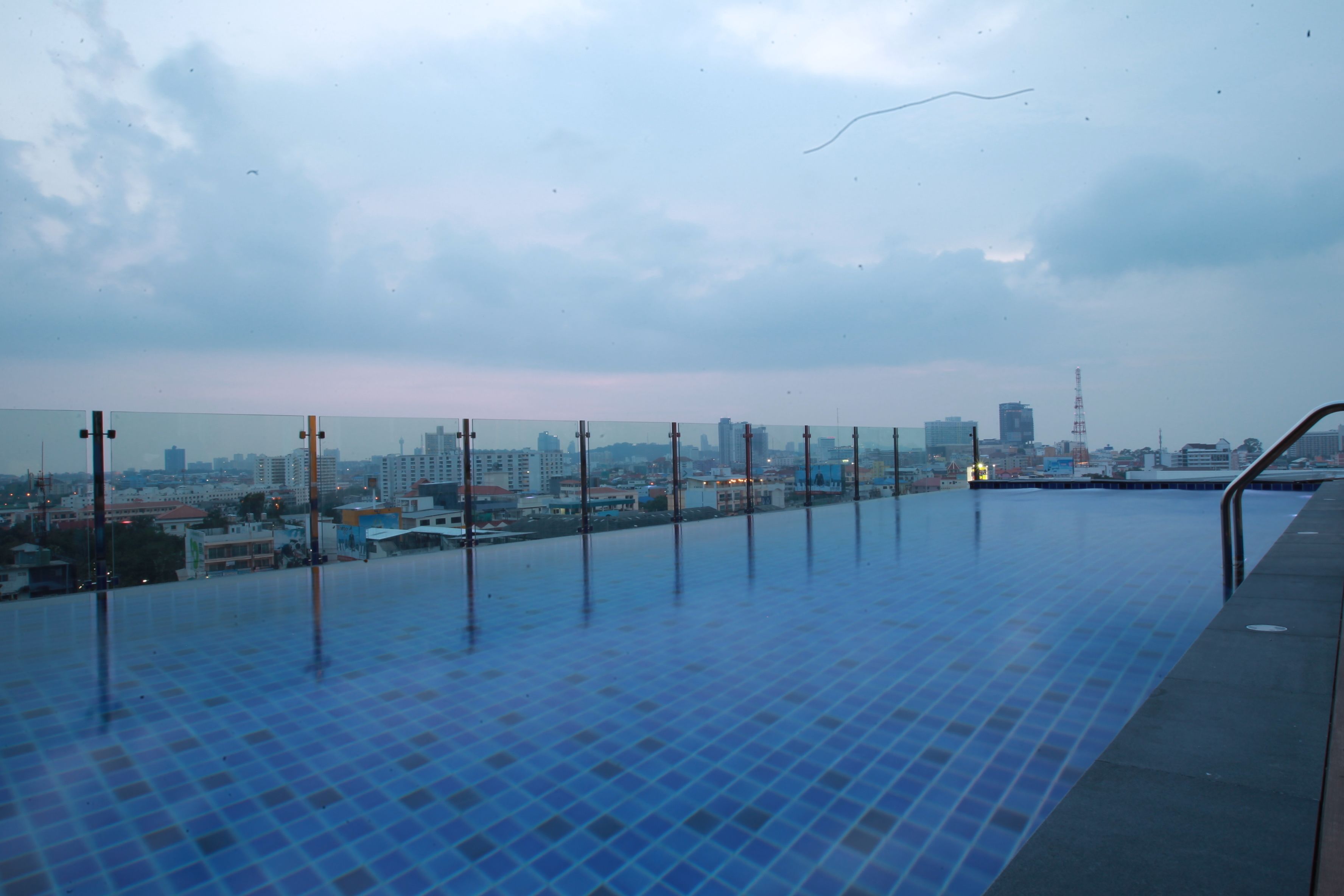 outdoor pool, open 9:00 am to 8:00 pm, pool loungers