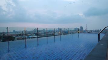 Outdoor pool, open 9:00 AM to 8:00 PM, pool loungers