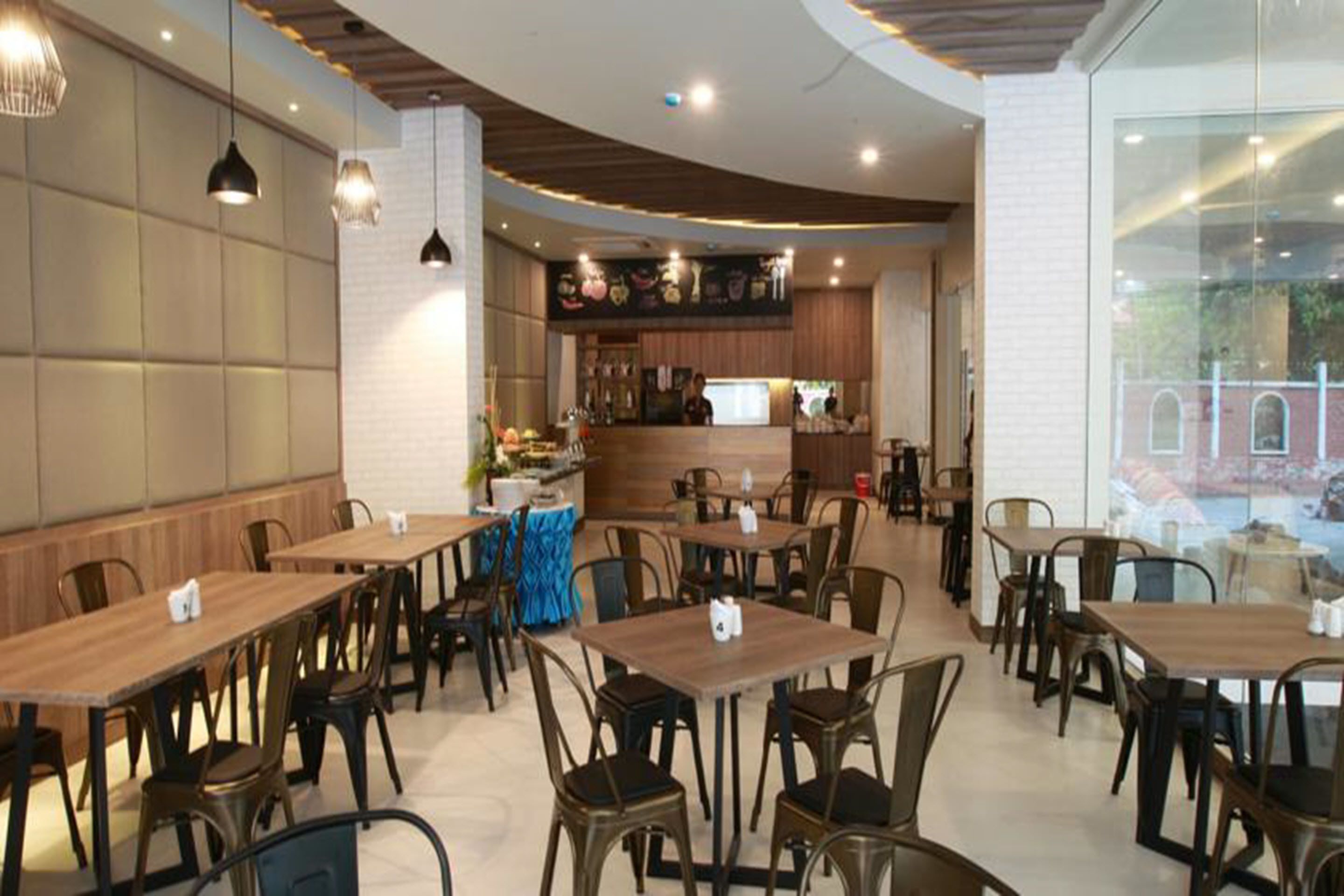 daily cooked-to-order breakfast (thb 250 per person)