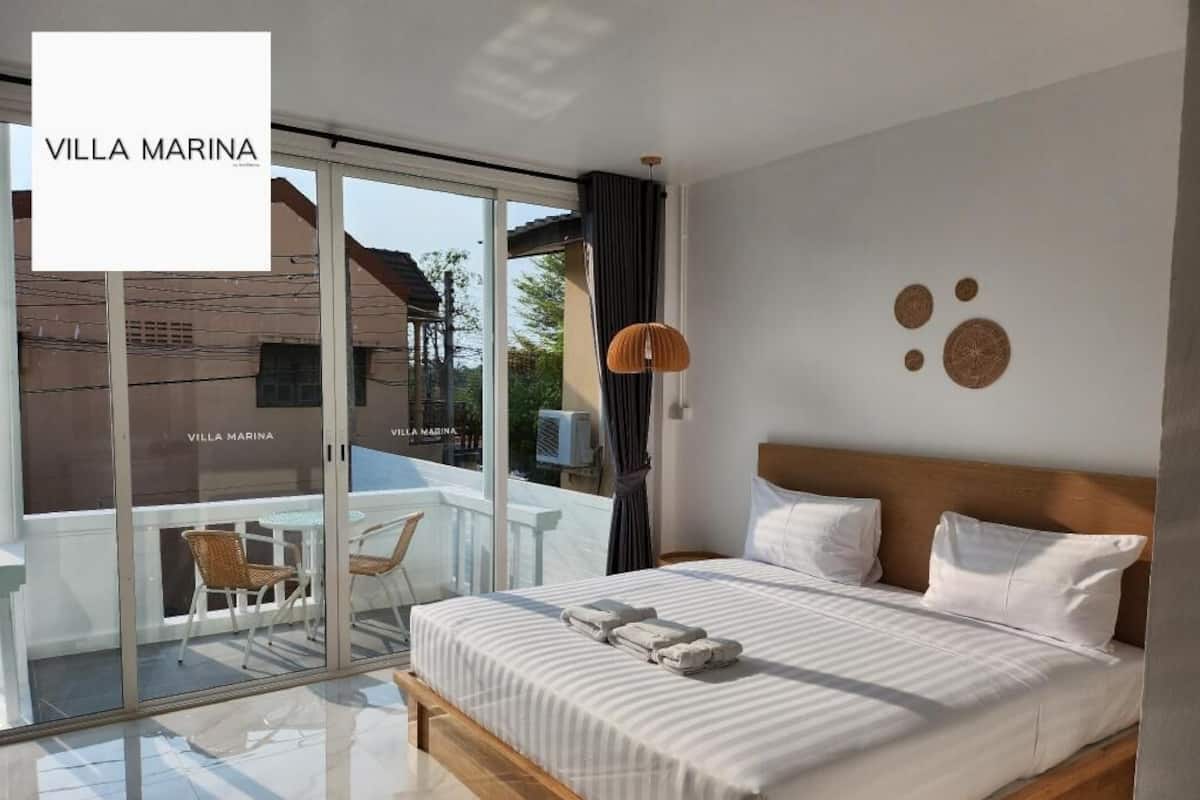 Minibar, desk, blackout drapes, rollaway beds