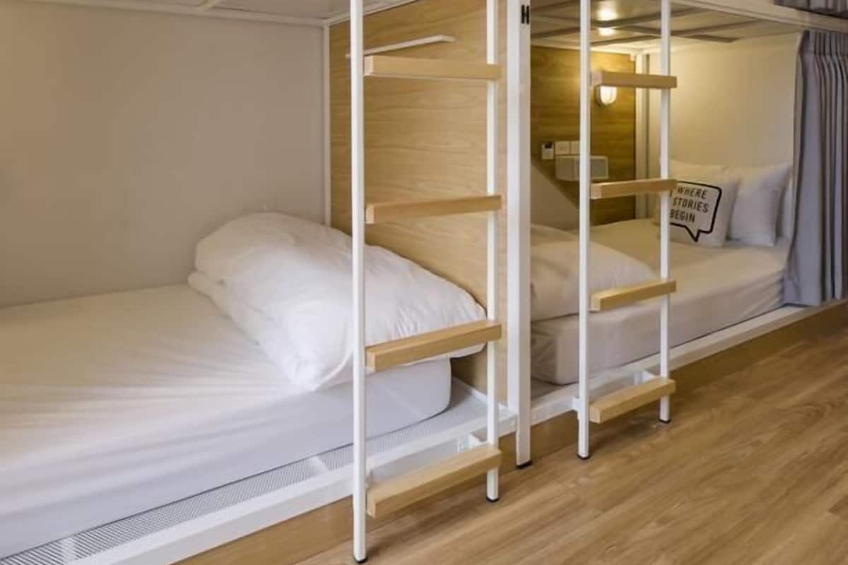 10 Beds Mixed Dorm | Cofres nos quartos, quartos à prova de som, Wi-Fi de cortesia