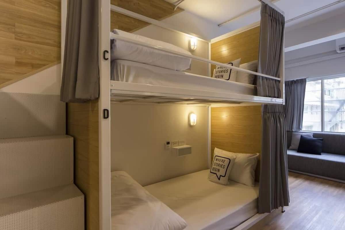 10 Beds Female Dorm | Cofres nos quartos, quartos à prova de som, Wi-Fi de cortesia