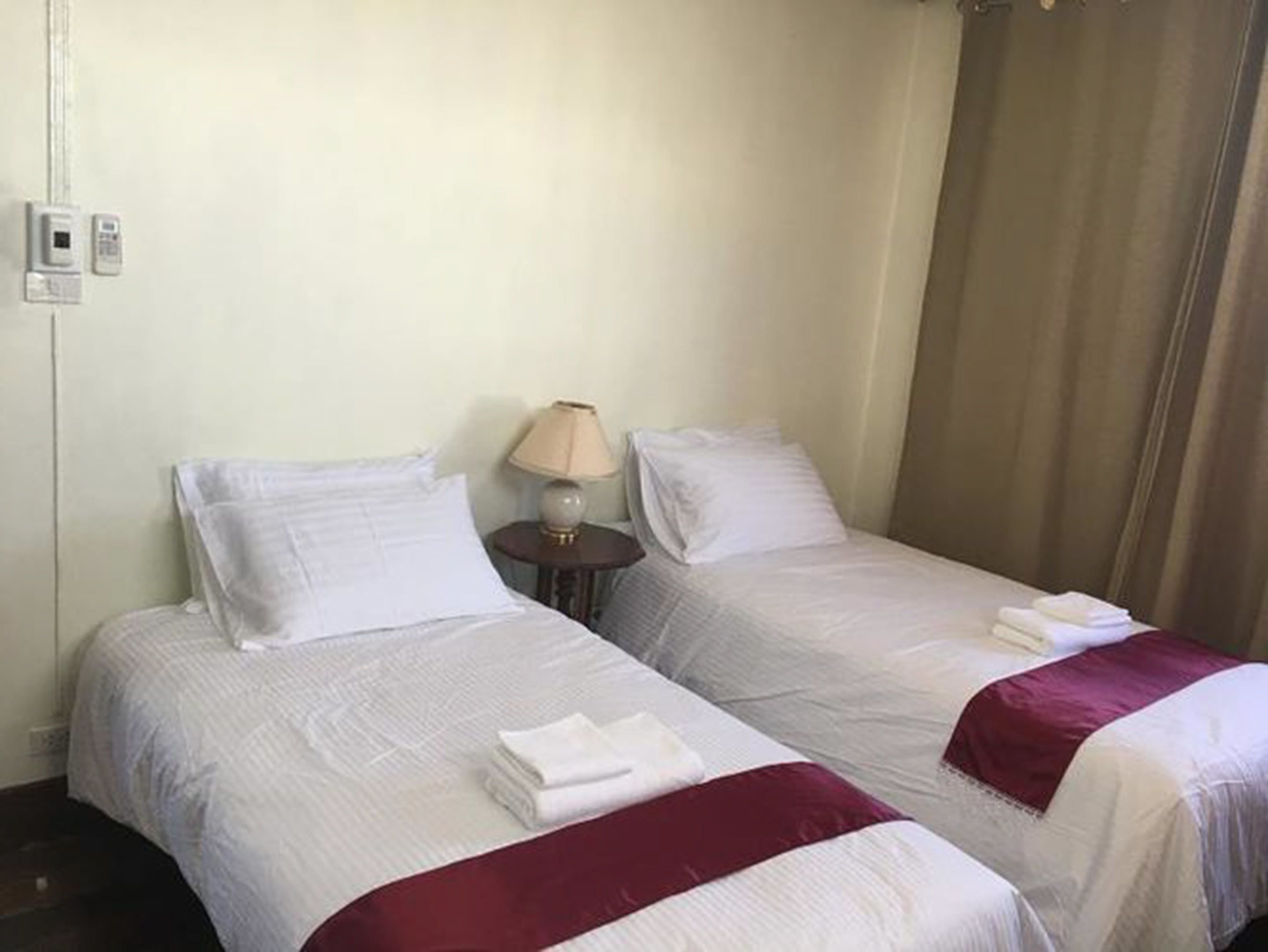 twin room | desk, free wifi