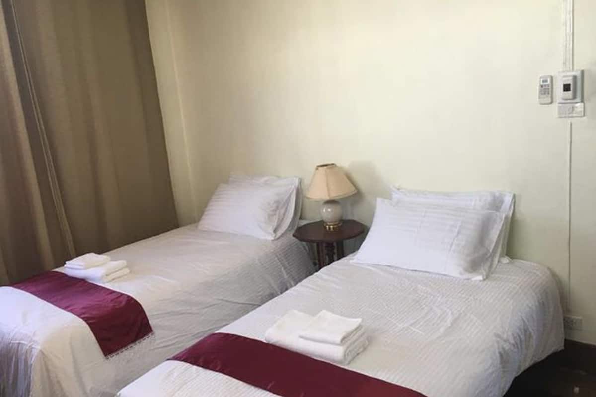 twin room | desk, free wifi