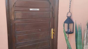 Economy Double Room, Ensuite, Courtyard View (Jasmain) | Free WiFi