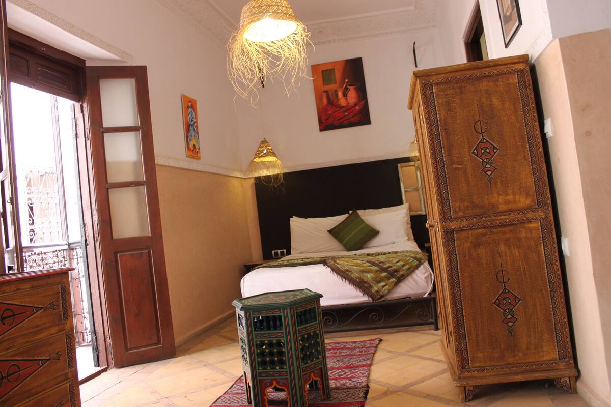 Superior Double or Twin Room, Private Bathroom (GRENADIER) | WiFi (free)