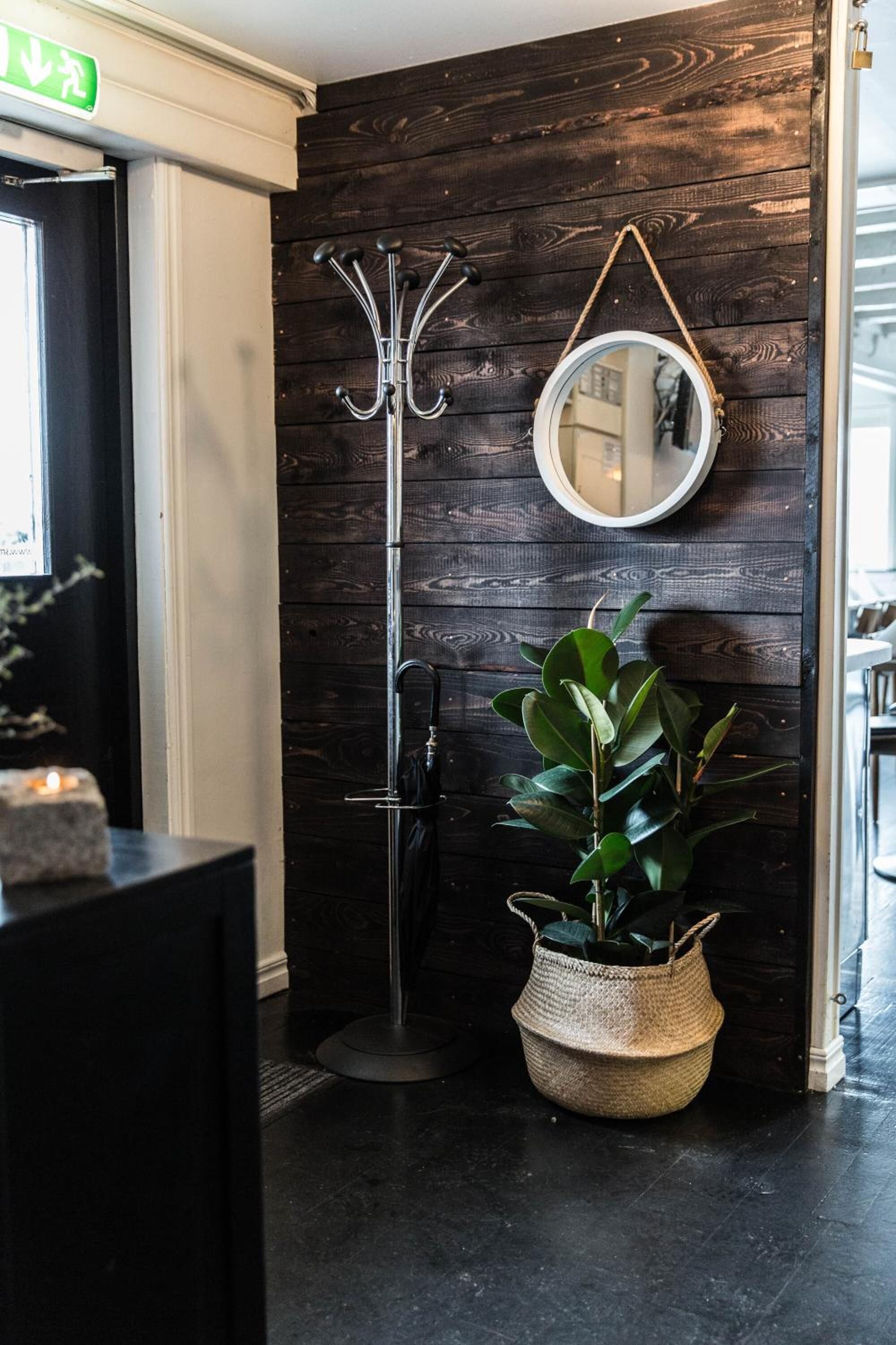 المنشأة من الداخل