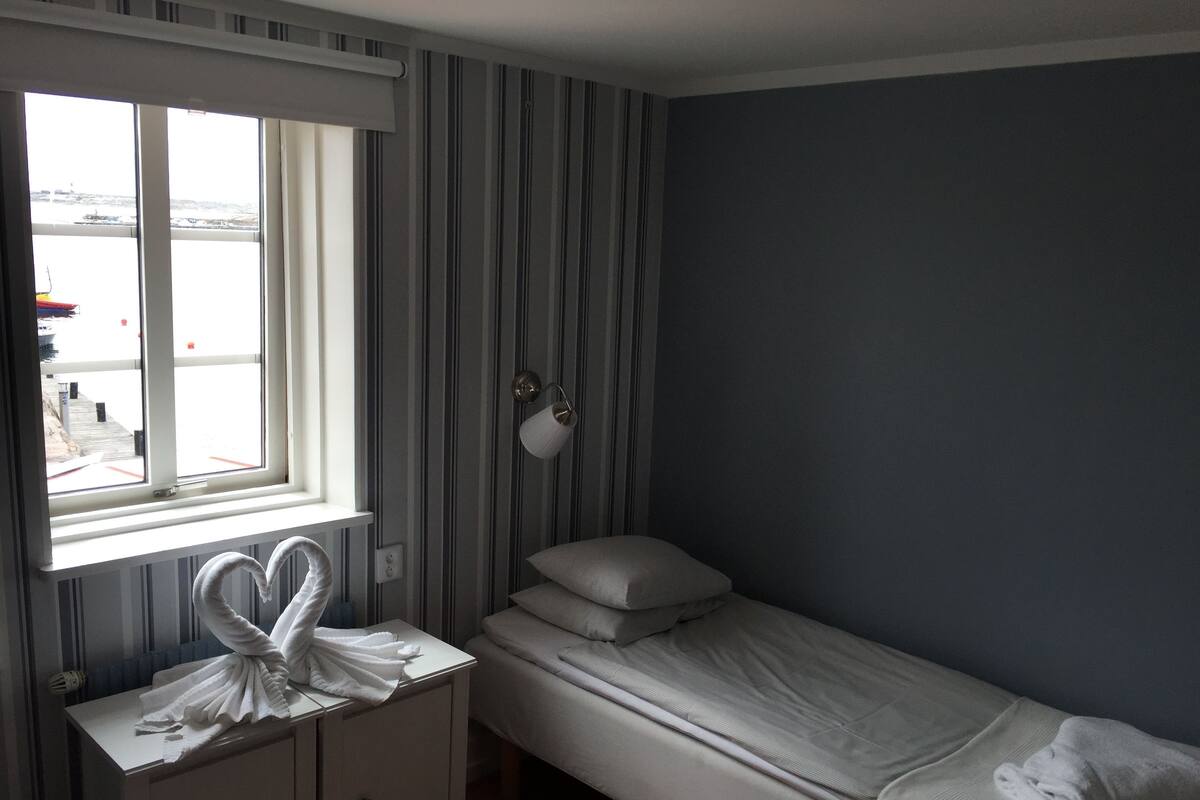 Standard Twin Room, 2 Twin Beds, Shared Bathroom, Harbor View | Blackout drapes, WiFi (free)