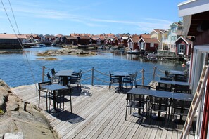 Breakfast, lunch, dinner served; local cuisine  - Sea Lodge (Smogen)