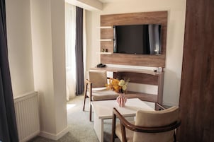 Deluxe Double Room | Minibar, desk, laptop workspace, blackout drapes