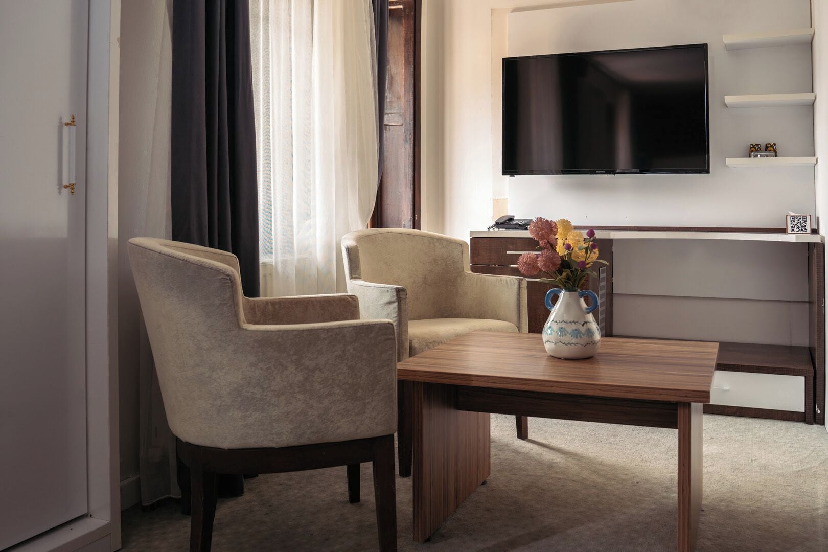 Habitación doble Deluxe | Minibar, escritorio y espacio para trabajar con laptop 
