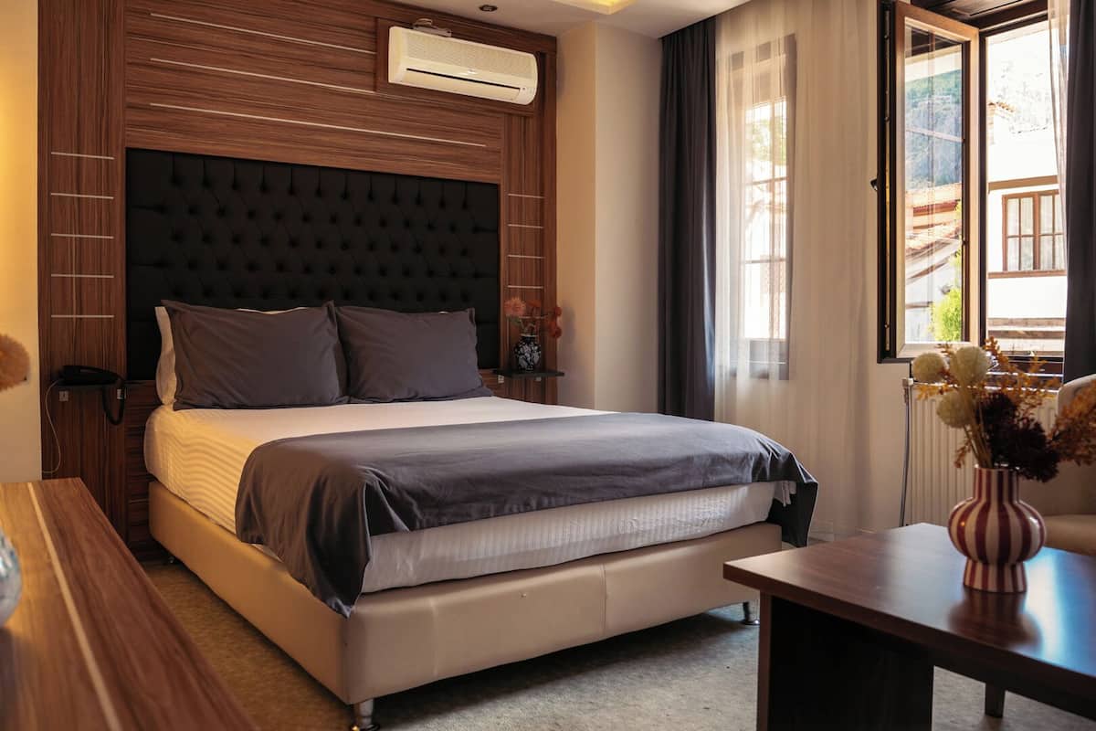 Deluxe Double Room | Minibar, desk, laptop workspace, blackout drapes