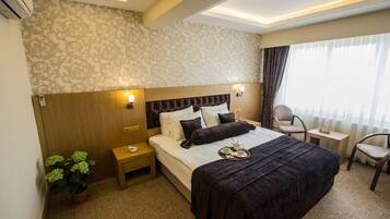 Minibar, coffres-forts dans les chambres, bureau, chambres insonorisées