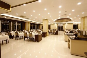 Breakfast, lunch and dinner served  - Soylu Hotel (Bolu)