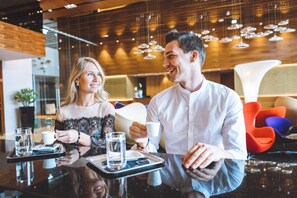 2 bars/lounges, poolside bar - Atlantida Boutique Hotel (Rogaska Slatina)