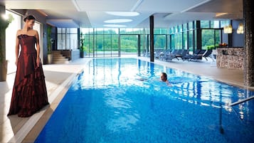 Indoor pool, sun loungers