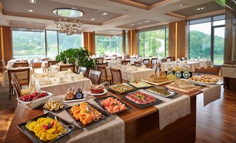 Desayuno buffet todos los días (con cargo)
