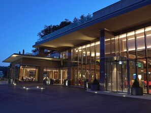 Façade de l’hébergement - soirée/nuit