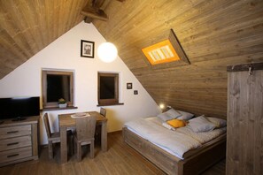 Desk, cribs/infant beds, rollaway beds, free WiFi